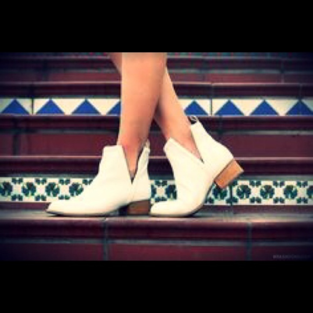 Jeffrey Campbell Muskrat boots in blush size 10